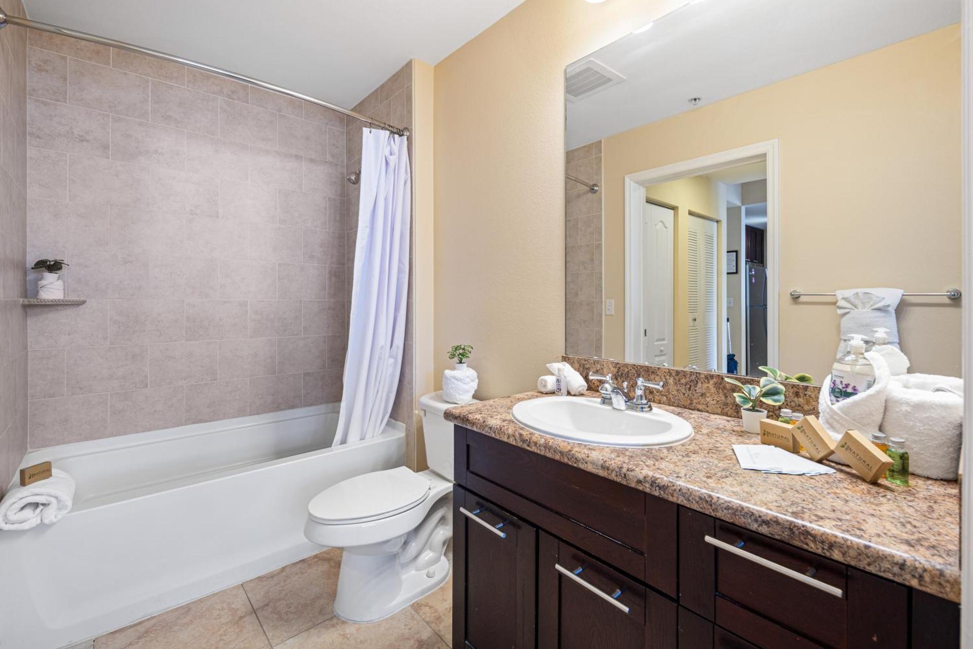 Dharma Home Suites South Miami At Red Road Commons Esterno foto