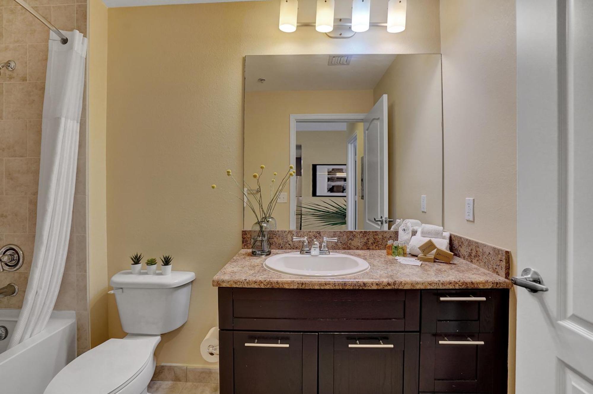 Dharma Home Suites South Miami At Red Road Commons Esterno foto