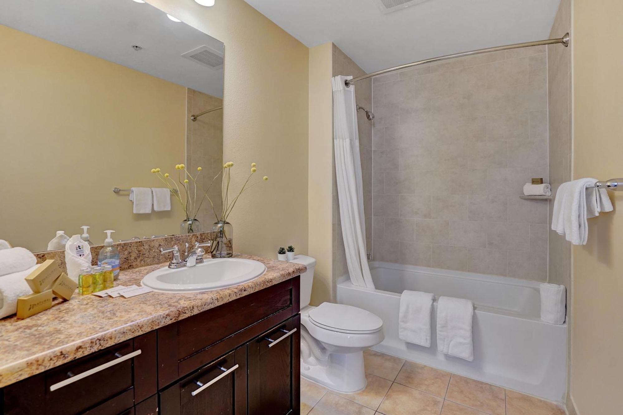 Dharma Home Suites South Miami At Red Road Commons Esterno foto